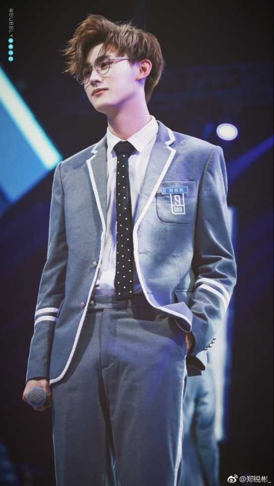 郑锐彬整容前后对比图