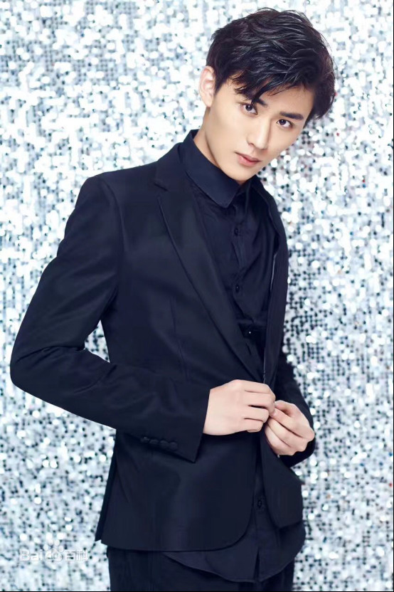 郑锐彬整容前后对比图