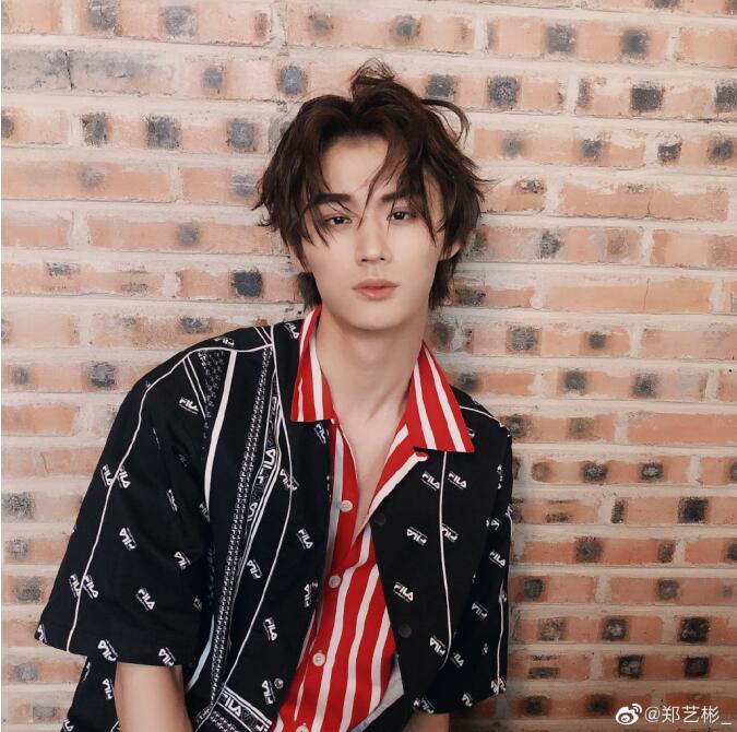 郑锐彬整容前后对比图