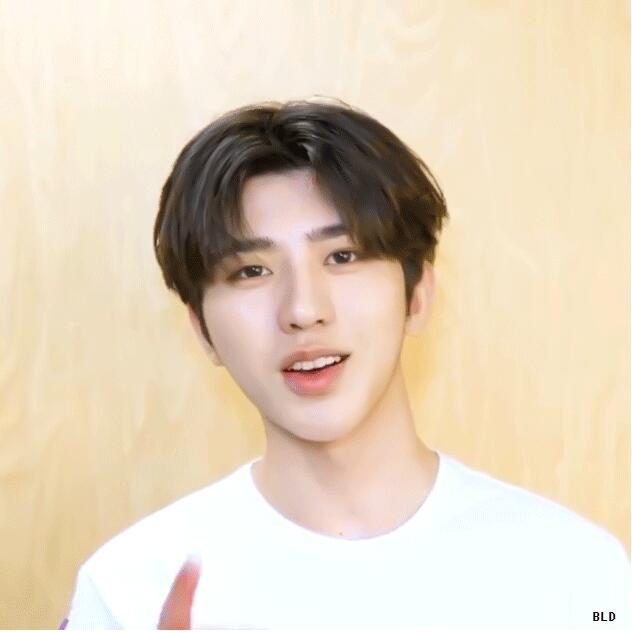 蔡徐坤素颜到底有多丑(蔡徐坤现在的素颜照)