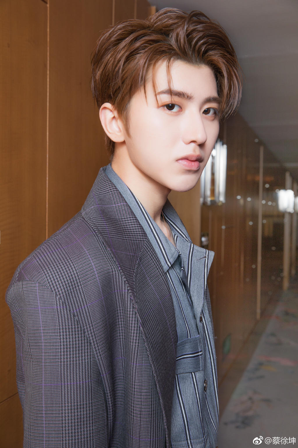 蔡徐坤素颜到底有多丑(蔡徐坤现在的素颜照)