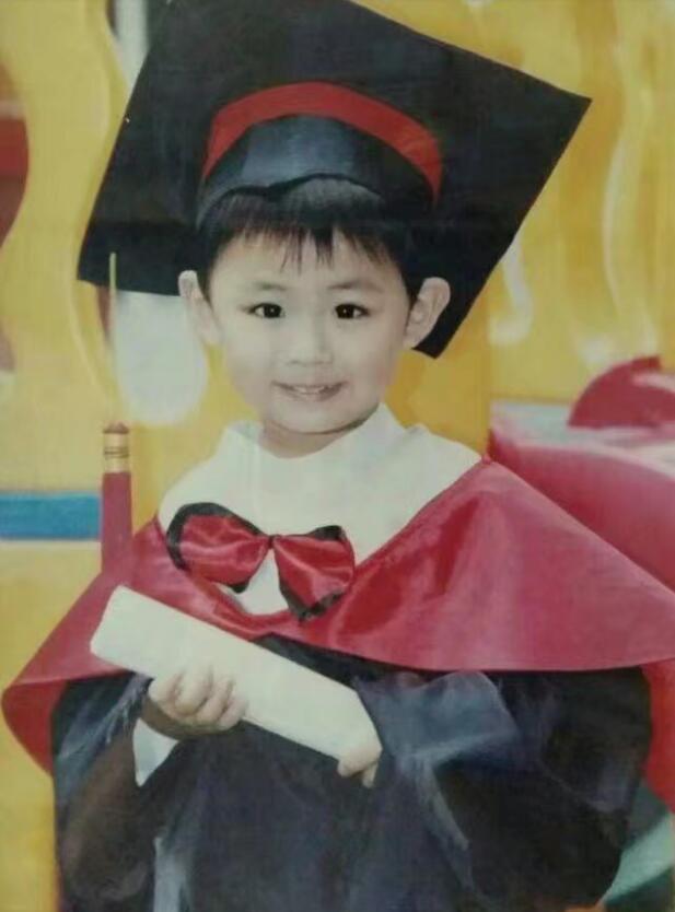 郑锐彬整容前后对比图