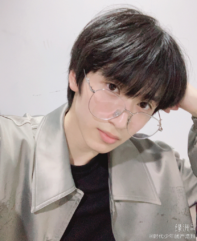 严浩翔为什么叫展逸文、严好香、展小啦、财(为什么严浩翔又叫展逸文)