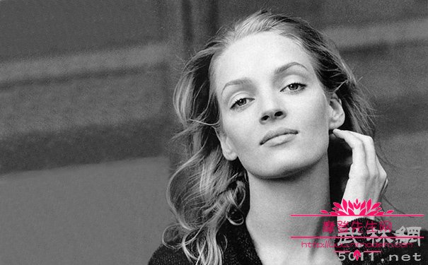 乌玛瑟曼在低俗小说中性感剧照(乌玛·瑟曼悲惨世界剧照) 乌玛瑟曼在低俗小说中性感剧照(乌玛·瑟曼悲惨世界剧照)