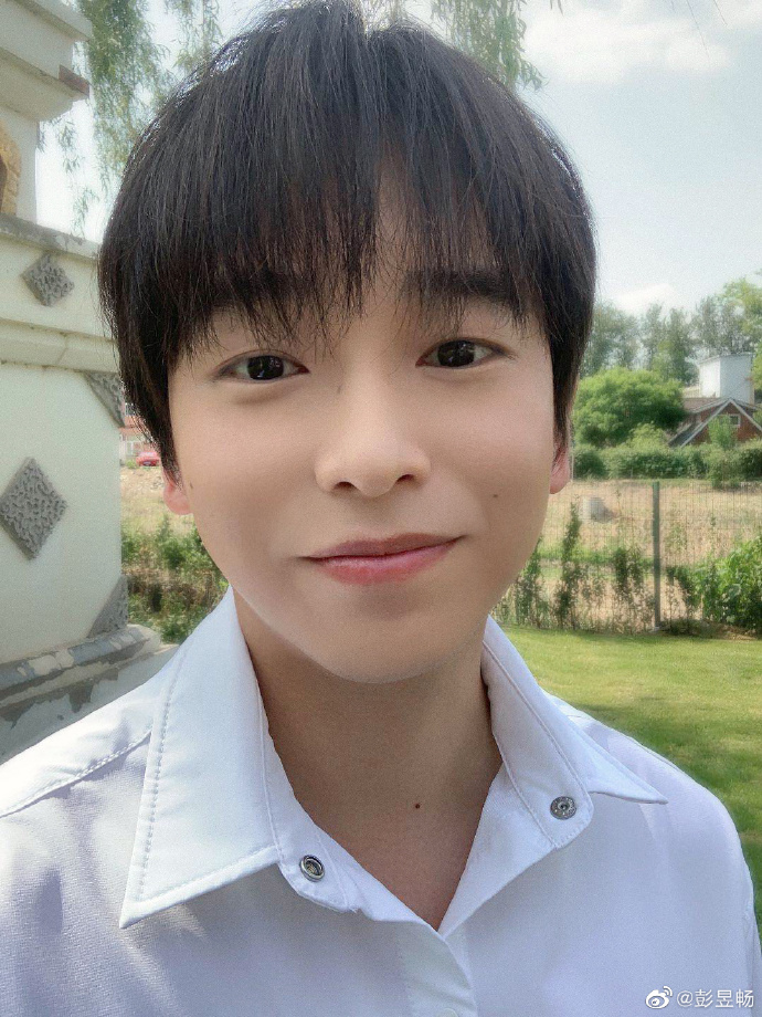 彭昱畅为什么叫发片男孩(彭昱畅早期)