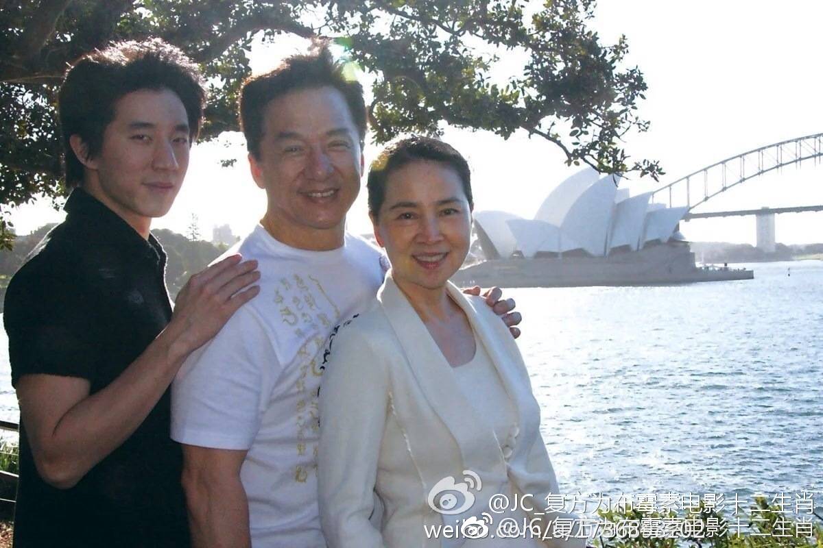 成龙林凤娇真实生活如何(成龙妻子林凤娇现身)