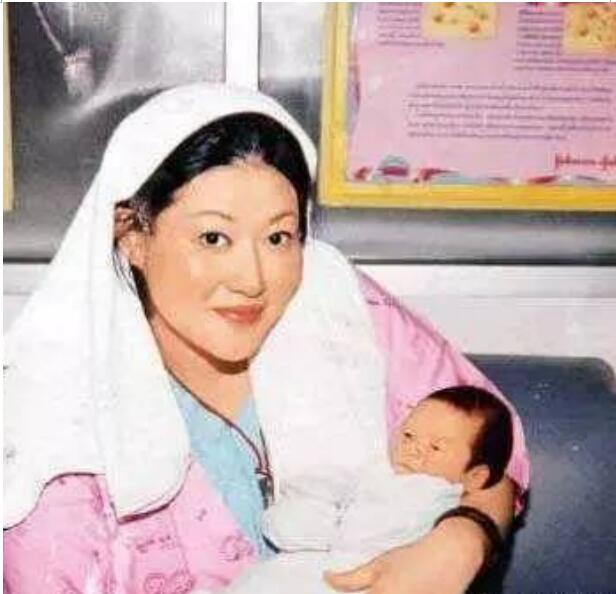 邱黎宽年轻时候的照片图(邱黎宽个人资料简介)