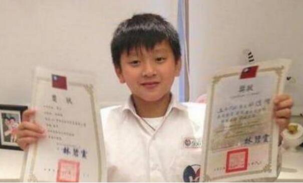 邱黎宽年轻时候的照片图(邱黎宽个人资料简介)