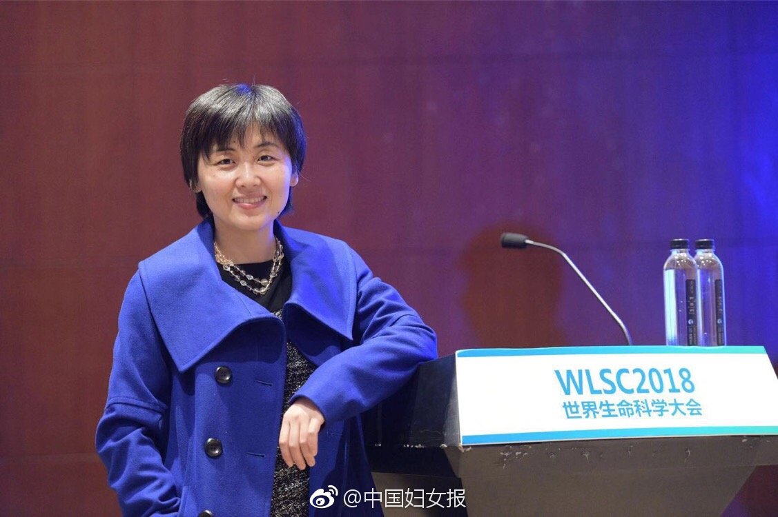 颜宁开讲啦眼睛怎么了不太对劲