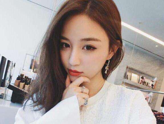 网红雪梨整容前后照片(网红雪梨的脸怎么了)