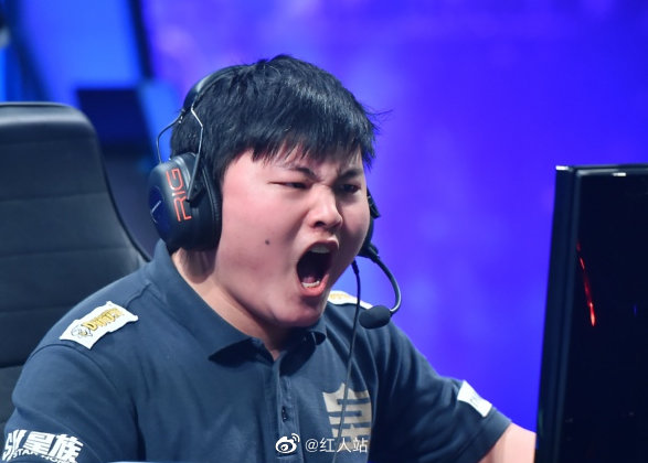 UZI简自豪为什么叫污渍、乌兹、枣子、洗