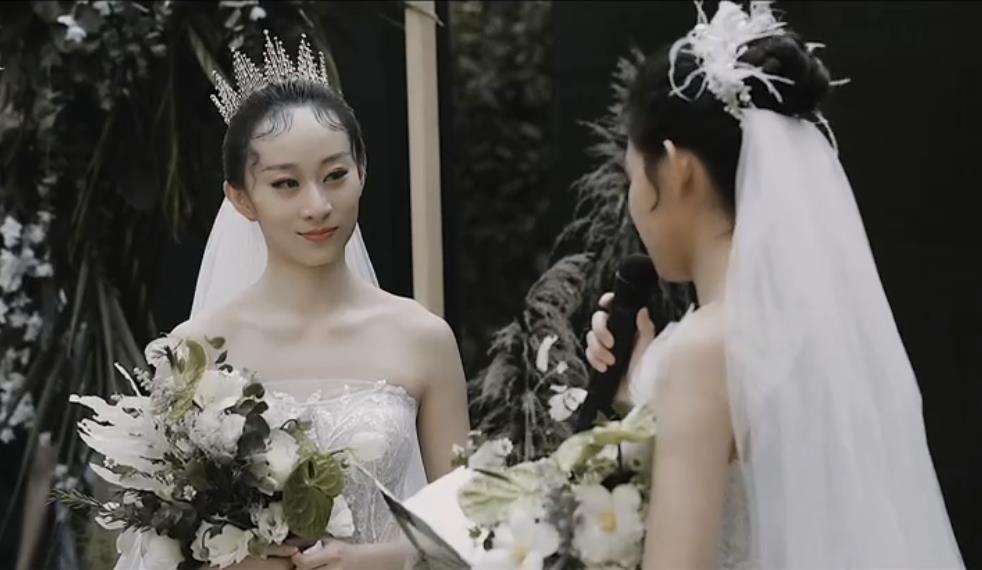 杨丽萍徒弟水月真名叫什么多大年龄了(水月是杨丽萍的什么人)