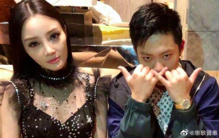 为什么叫李小璐平嘻王、小麋鹿(李小璐为啥叫平西王)