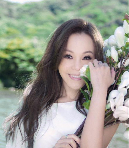 彭佳慧夜会小鲜肉出轨事件揭秘