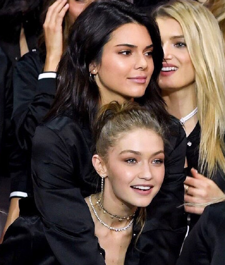 Gigi Hadid的脸怎么了看起来崩垮 Gigi Hadid的脸怎么了看起来崩垮