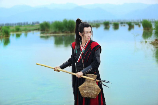 朱一龙眼睛为什么总是红的?朱一龙毛猴是什 朱一龙眼睛为什么总是红的?朱一龙毛猴是什