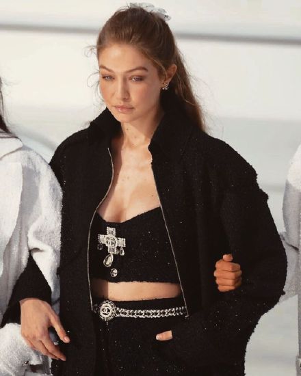 Gigi Hadid的脸怎么了看起来崩垮