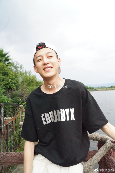 张弛校长的女朋友董一涵资料(校长张弛有女朋友吗)