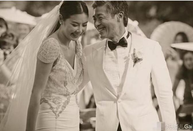 乐基儿现在老公Ian60岁是真的假的