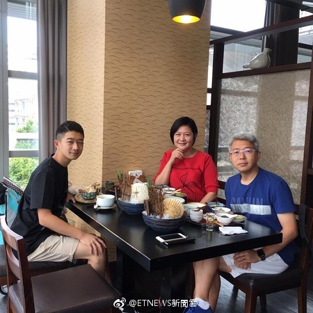 崔佩仪老公很有钱(崔佩仪年轻时照片)