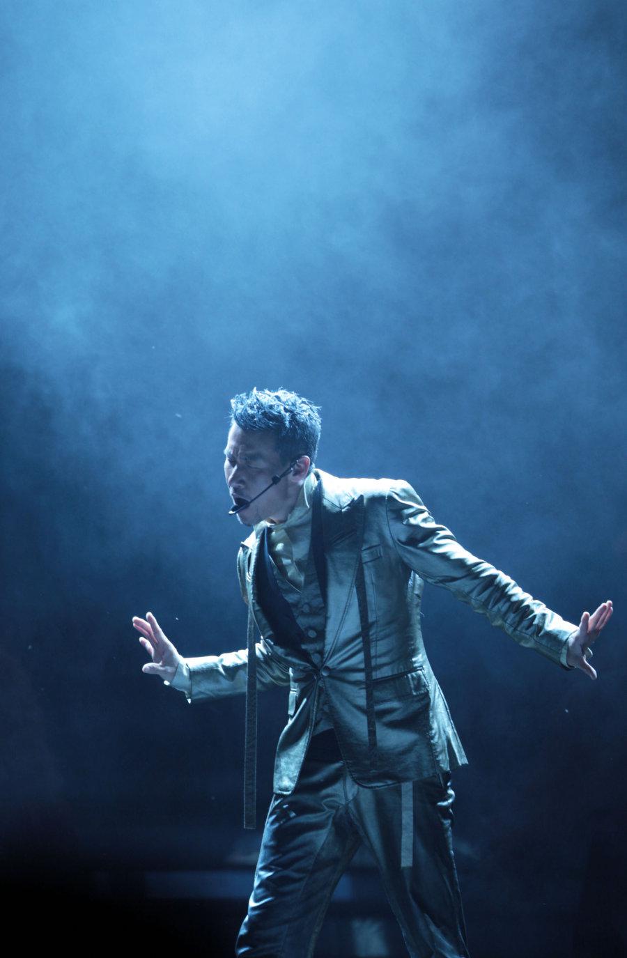 陈奕迅唱歌好在哪里？张学友陈奕迅谁唱功好(陈奕迅和张学友都唱过的歌)