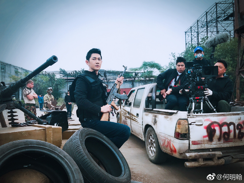 何明翰陈键锋好像的对比图