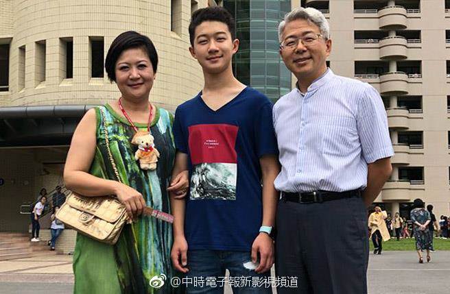 崔佩仪老公很有钱(崔佩仪年轻时照片)