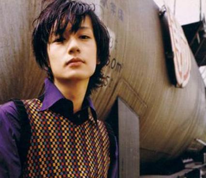 井浦新年轻时候的照片(井浦新剧照)