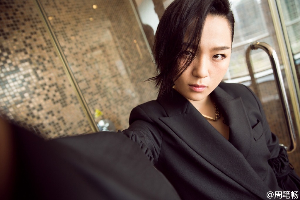 笔畅脸怎么突然变小变瘦了？脸是做了削骨整