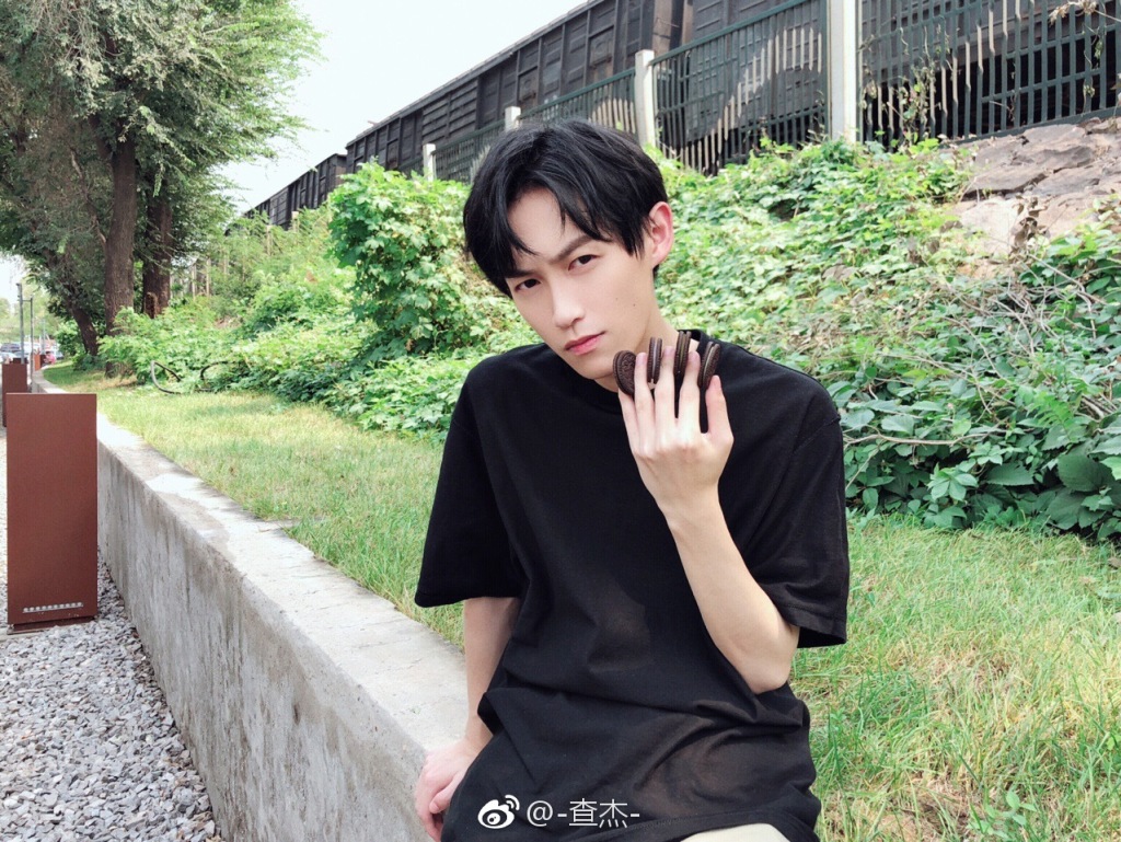 查杰女朋友梅夕ins照片(查杰最近照片)