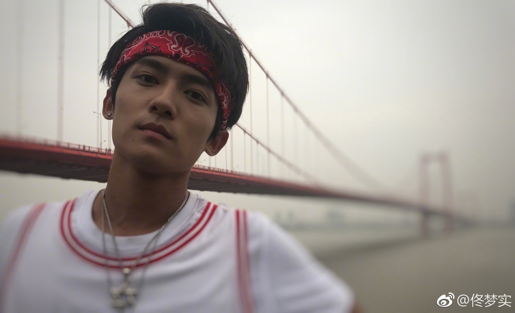 佟梦实家里是做什么的？佟梦实上一年级是哪