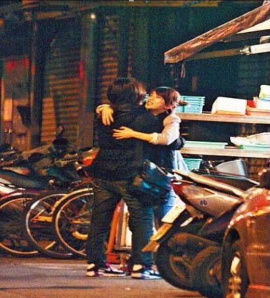 钟若涵田馥甄是同性恋恋爱8年？钟若涵现身