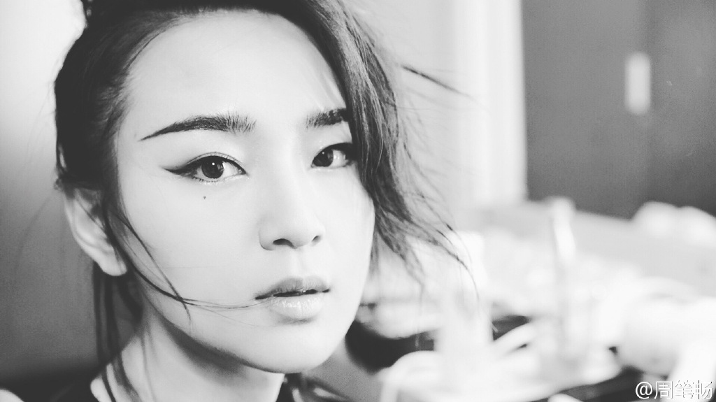 笔畅脸怎么突然变小变瘦了？脸是做了削骨整