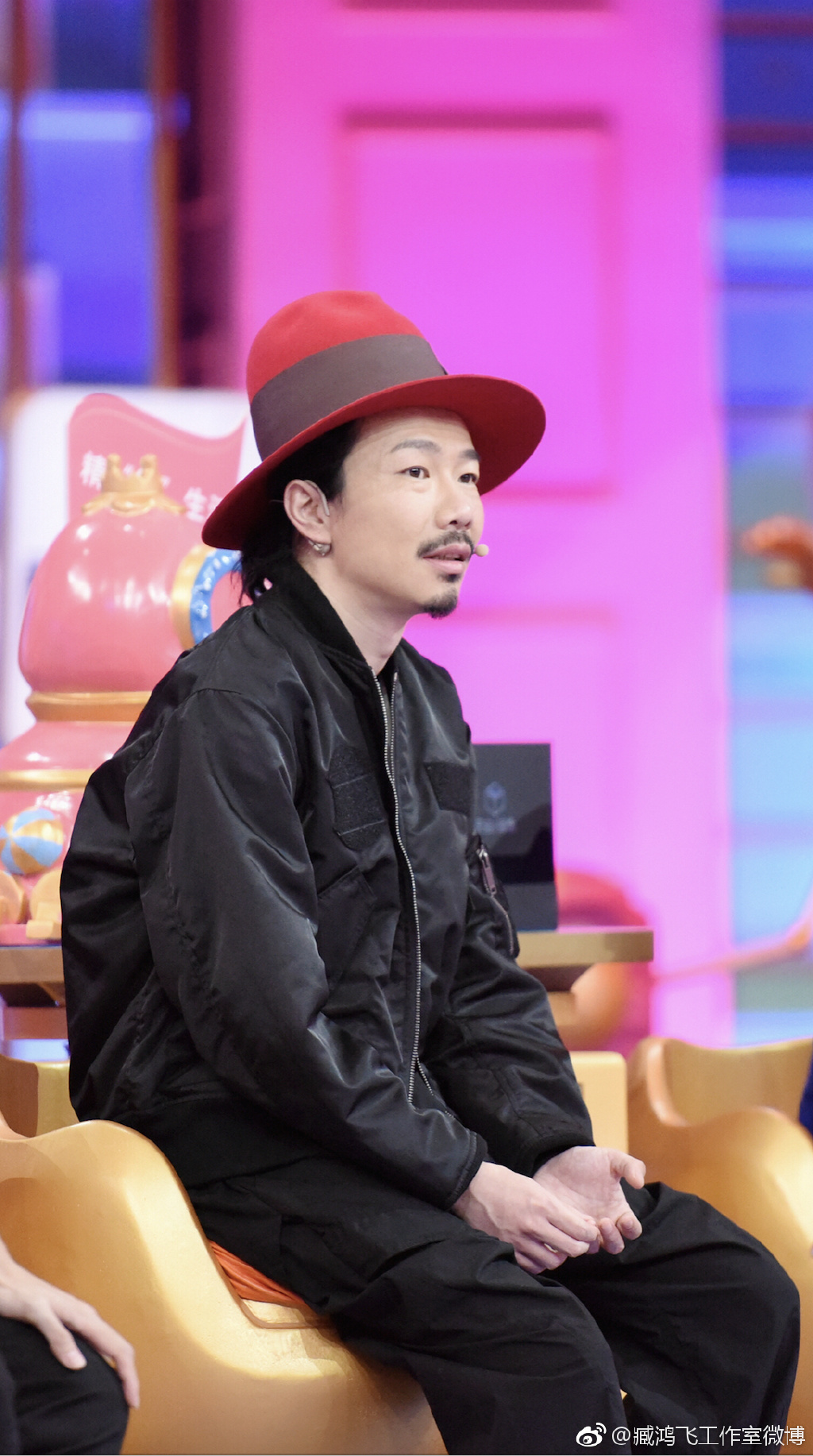 臧鸿飞为什么戴帽子?臧鸿飞女友资料照片 臧鸿飞为什么戴帽子?臧鸿飞女友资料照片