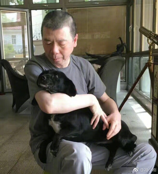 冯小刚白斑病自愈了真的吗?他白斑病最新的