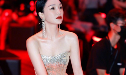 周迅雨夜黑白照氛围感十足