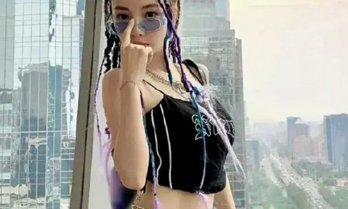 李小璐和小鲜肉明星共度一夜(李小璐新恋情疑曝光 与小鲜肉约看电影)