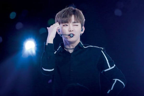 尹智圣在南韩怎么了为何穿错衣服也要被骂