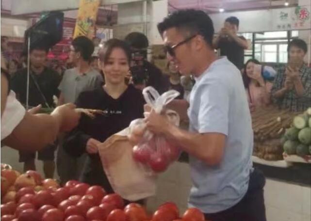 张靓颖和伴郎陈秋莳有什么绯闻？张靓颖和谢