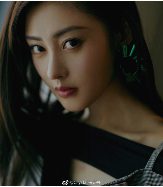 张天爱鼻子整过容吗？她和张若昀是什么关系