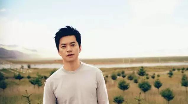 这些年歌手李健的长相变化图(歌手李健近照)