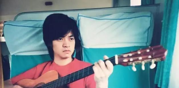 这些年歌手李健的长相变化图(歌手李健近照)