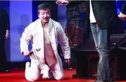 成龙和向华强的关系如何？向华强打成龙是真