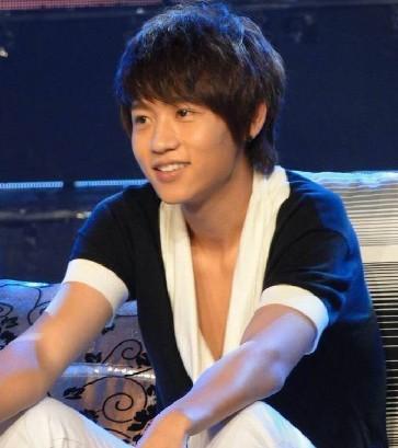 魏晨前女友谭静坠楼真的吗？魏晨是哪一届快