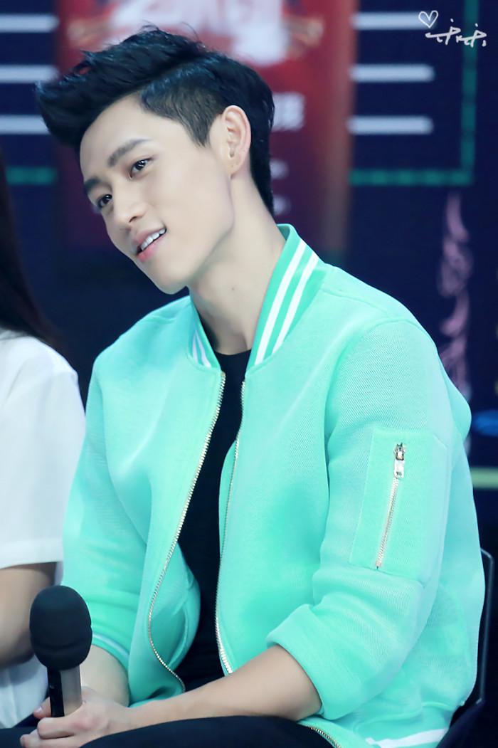 魏晨前女友谭静坠楼真的吗?魏晨是哪一届快