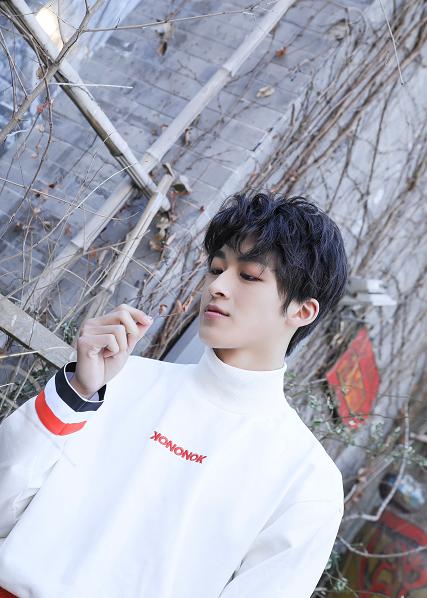 何洛洛为什么叫萧山阔少迈巴赫