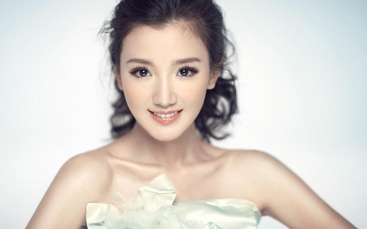 毛晓彤眼角的疤好明显照片(毛晓彤开眼角留疤图片)