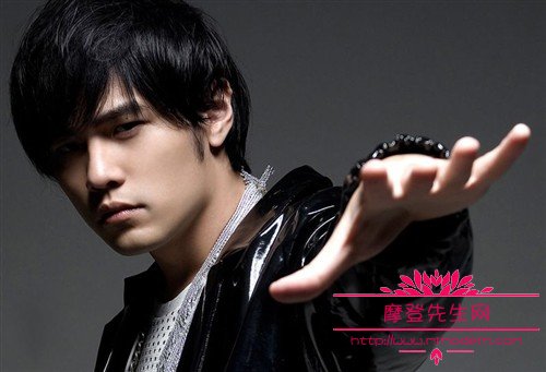 李连杰和周润发谁成就更大?最新明星网络人(周润发和李连杰谁在影坛的地位更高?) 李连杰和周润发谁成就更大?最新明星网络人(周润发和李连杰谁在影坛的地位更高?)