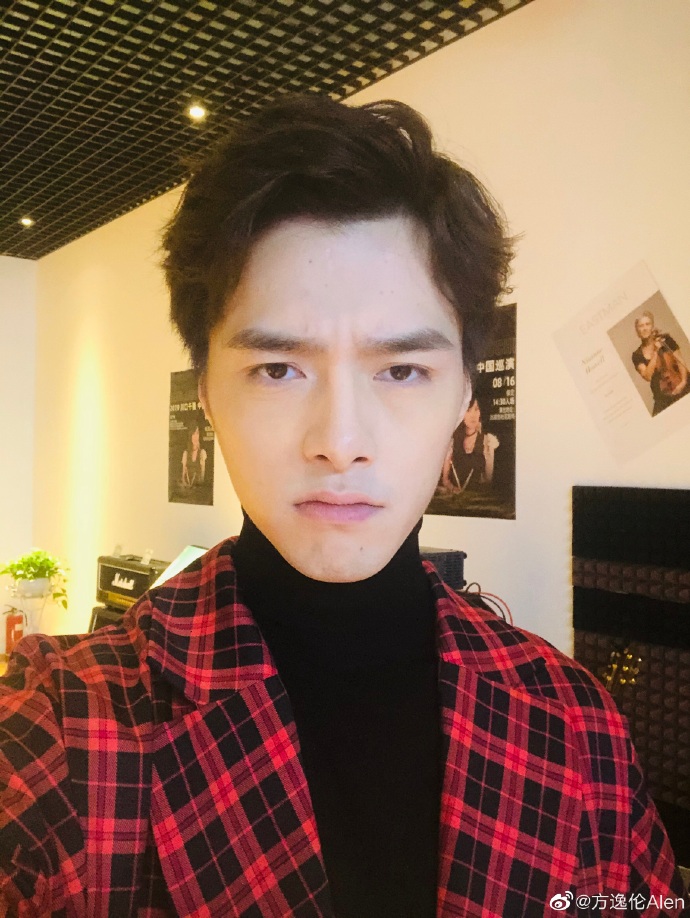 方逸伦和张艺兴很像俩人什么关系(方逸伦 张艺兴)