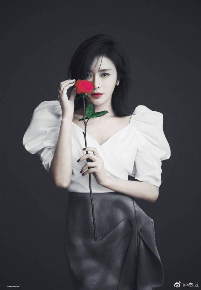 秦岚为什么叫山风大哥、小玉？秦岚让助理跪